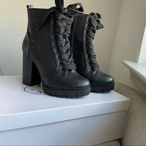 COMBAT BOOTS